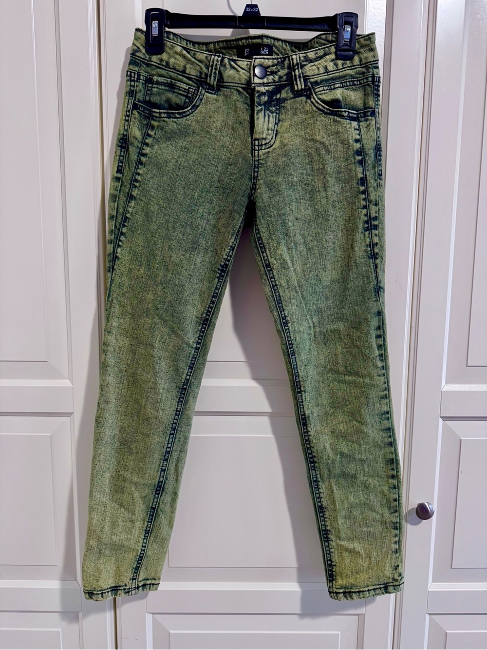Women’s Green Acid-Wash Jeans
